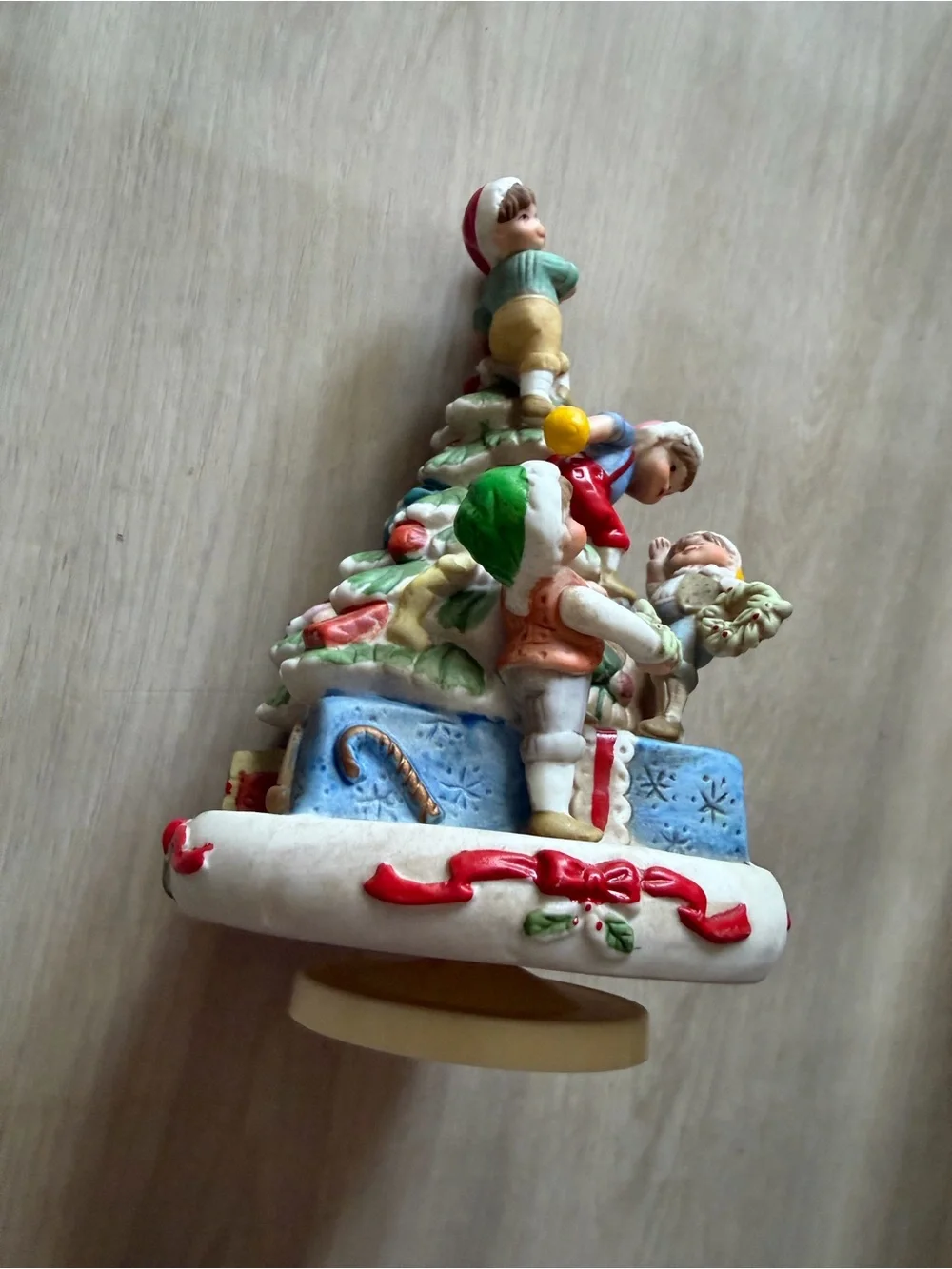 Vintage Rotating Musical Xmas Tree 4 Children “Here Comes Santa Claus”
